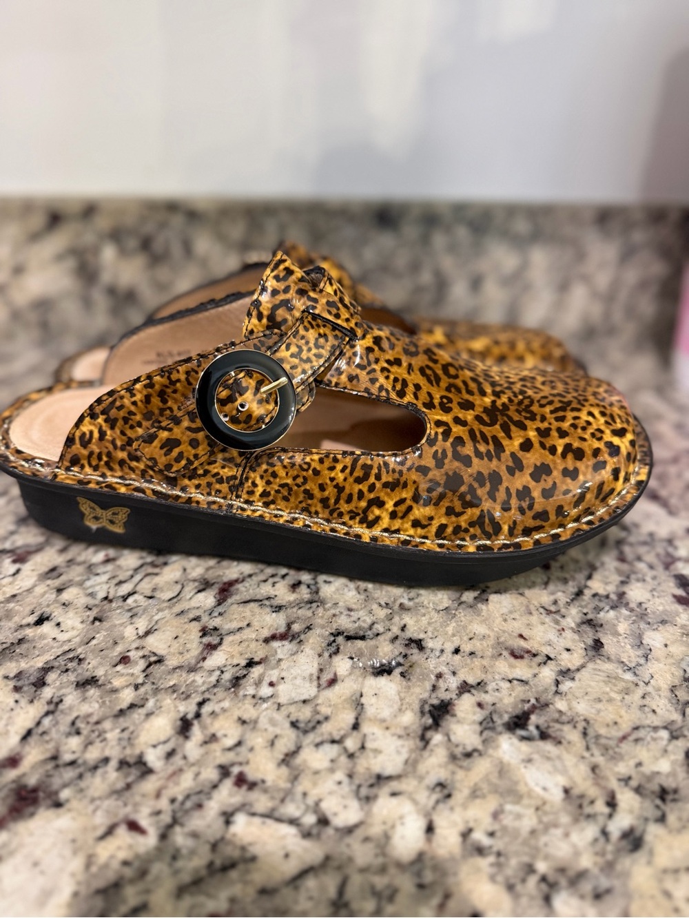 Alegria Womens Leopard Print Clog in Tan and Black EUC